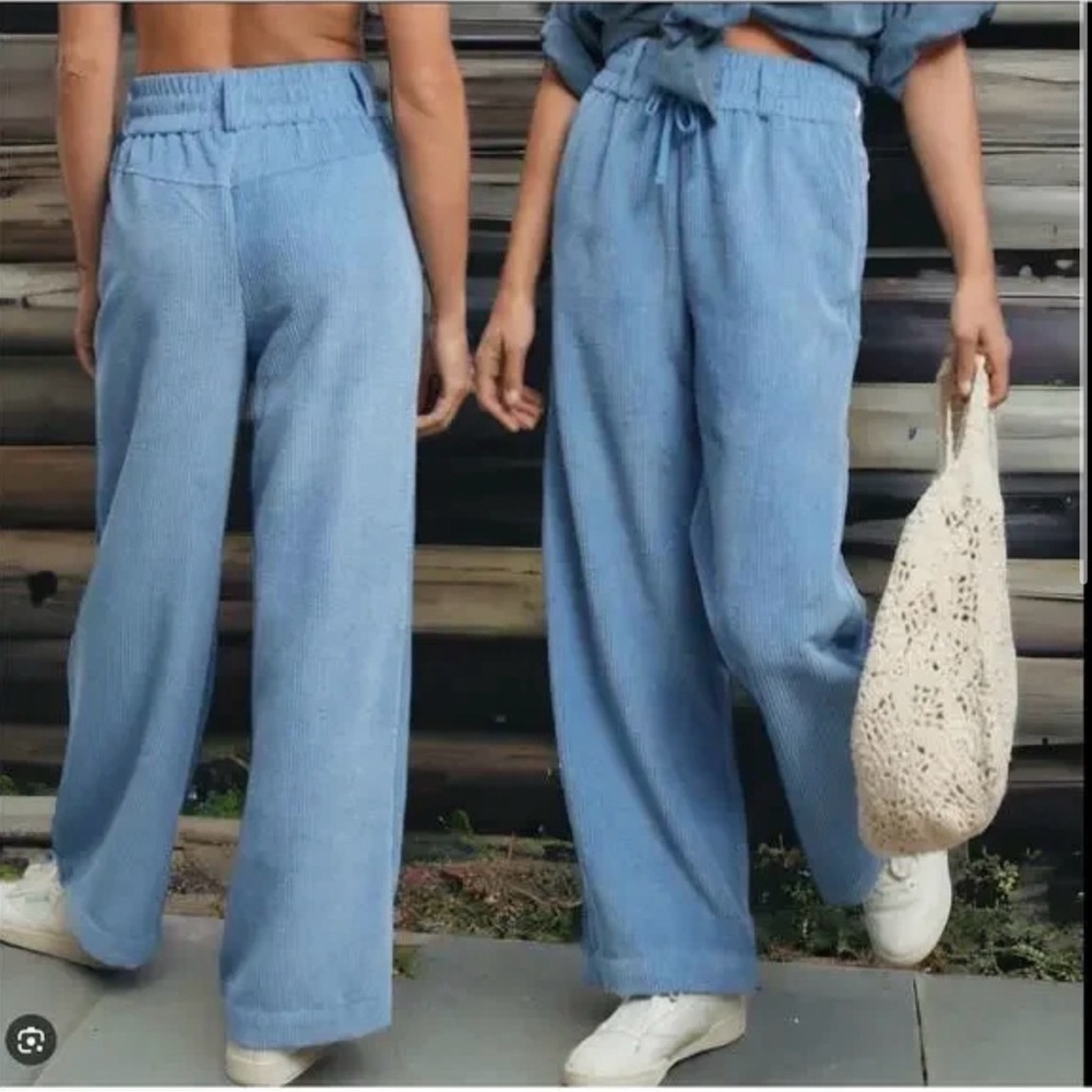 BDG womens light blue corduroy wide leg pants size L like new